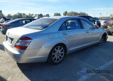 2007 Mercedes-Benz S 550 z USA, uszkodzony, nr VIN WDDNG71X57A105195